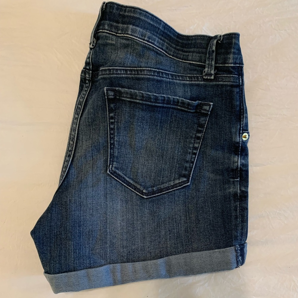 Liz Lange for Target Maternity Midi shorts
